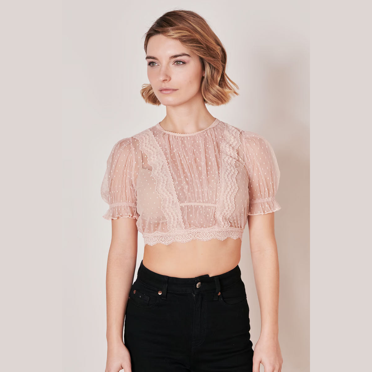 Rosa Dirndlbluse in Apricot mit Halbarm und transparentem Stoff von Krüger Dirndl