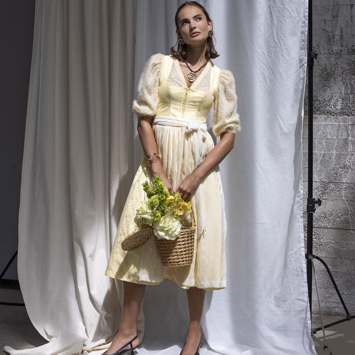 Madame Marie Dirndl Beige | Elegante Trachtenmode Damen