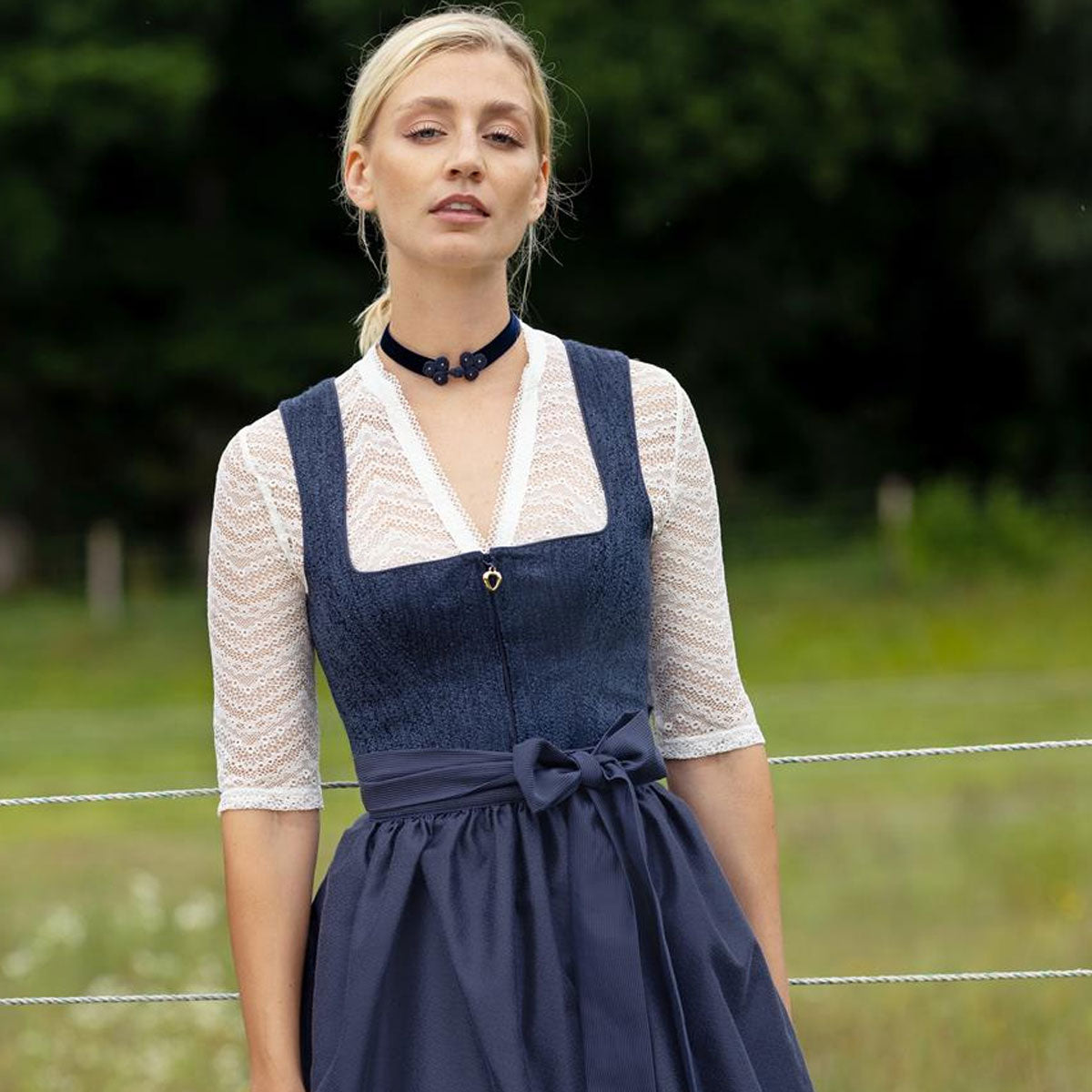 MarJo Dirndl EbersteinTinte Samtmeider 70 cm - Datschi Trachten