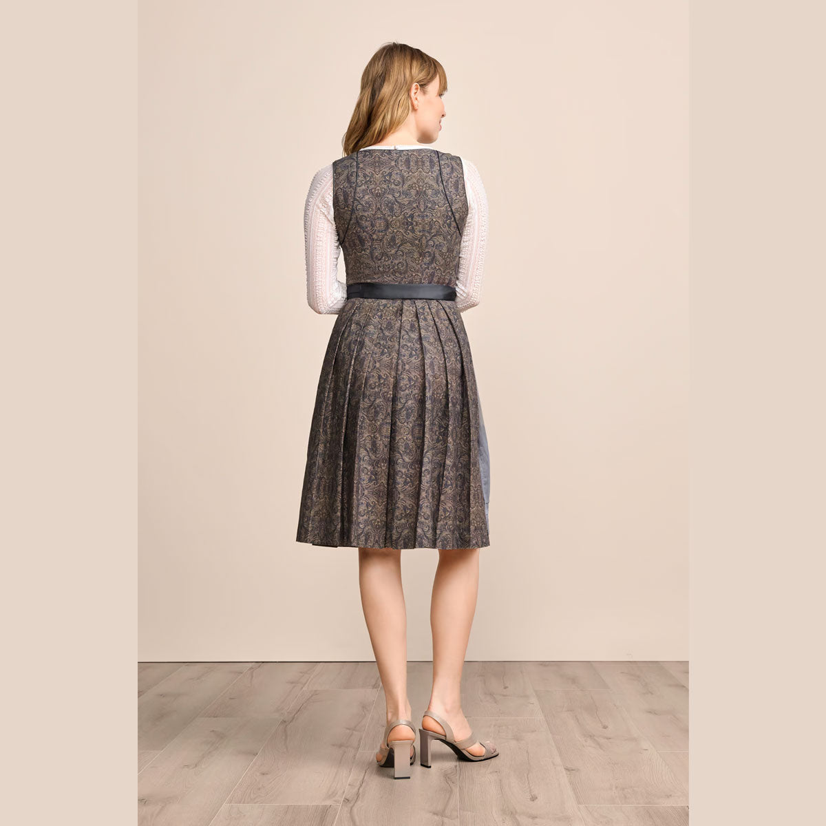 KrĂŒger Dirndl Kristi Blau Herzausschnitt 60cm - Datschi Trachten