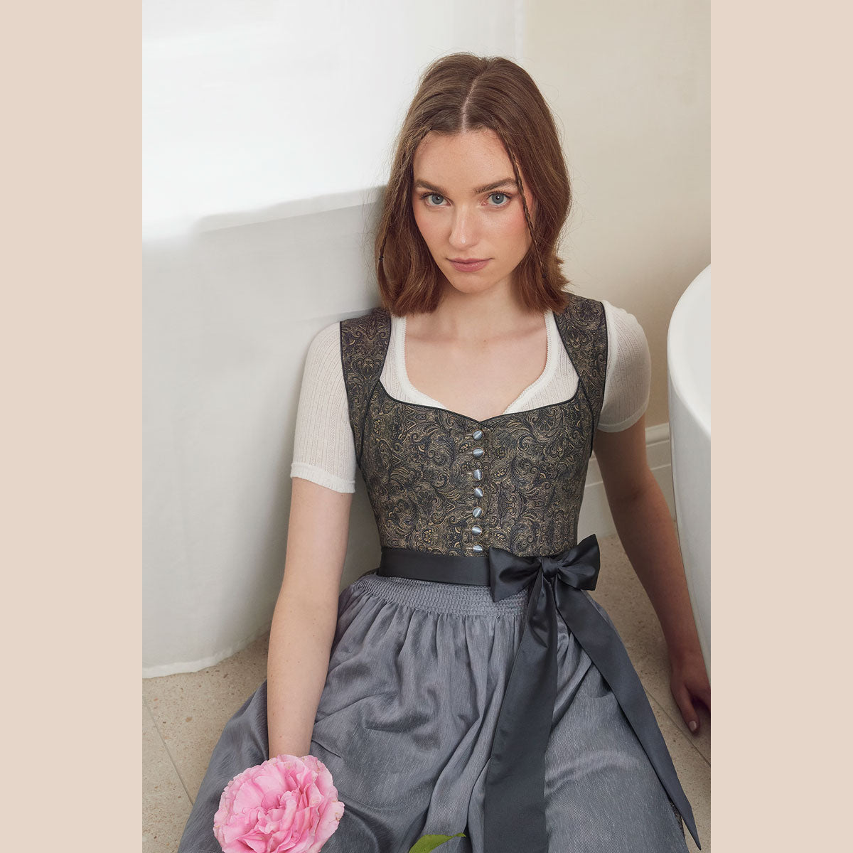 Krüger Dirndl Kristi Blau Herzausschnitt 60cm - Datschi Trachten