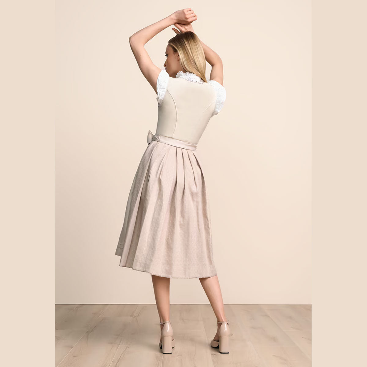 KrĂŒger Dirndl Lillemor Beige ReiĂverschluss 70cm - Datschi Trachten
