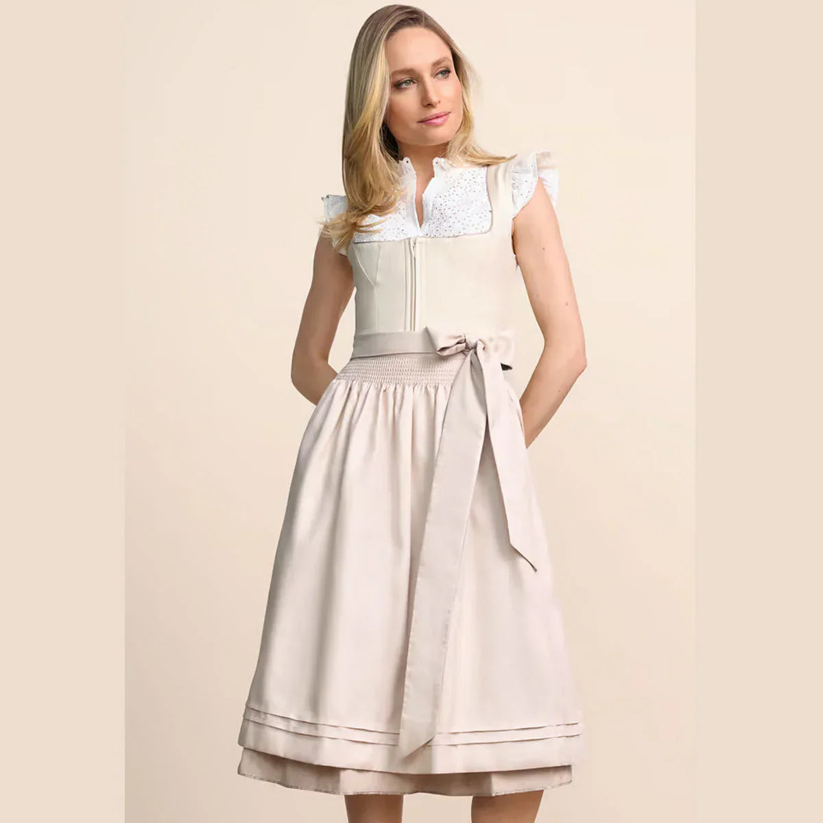 Krüger Dirndl Beige mit Schürze - Zeitlose Eleganz & stilvolle Trachtenlooks