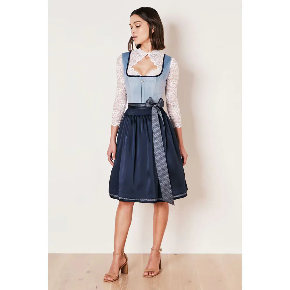 Traditionelles Krüger Dirndl Blau
