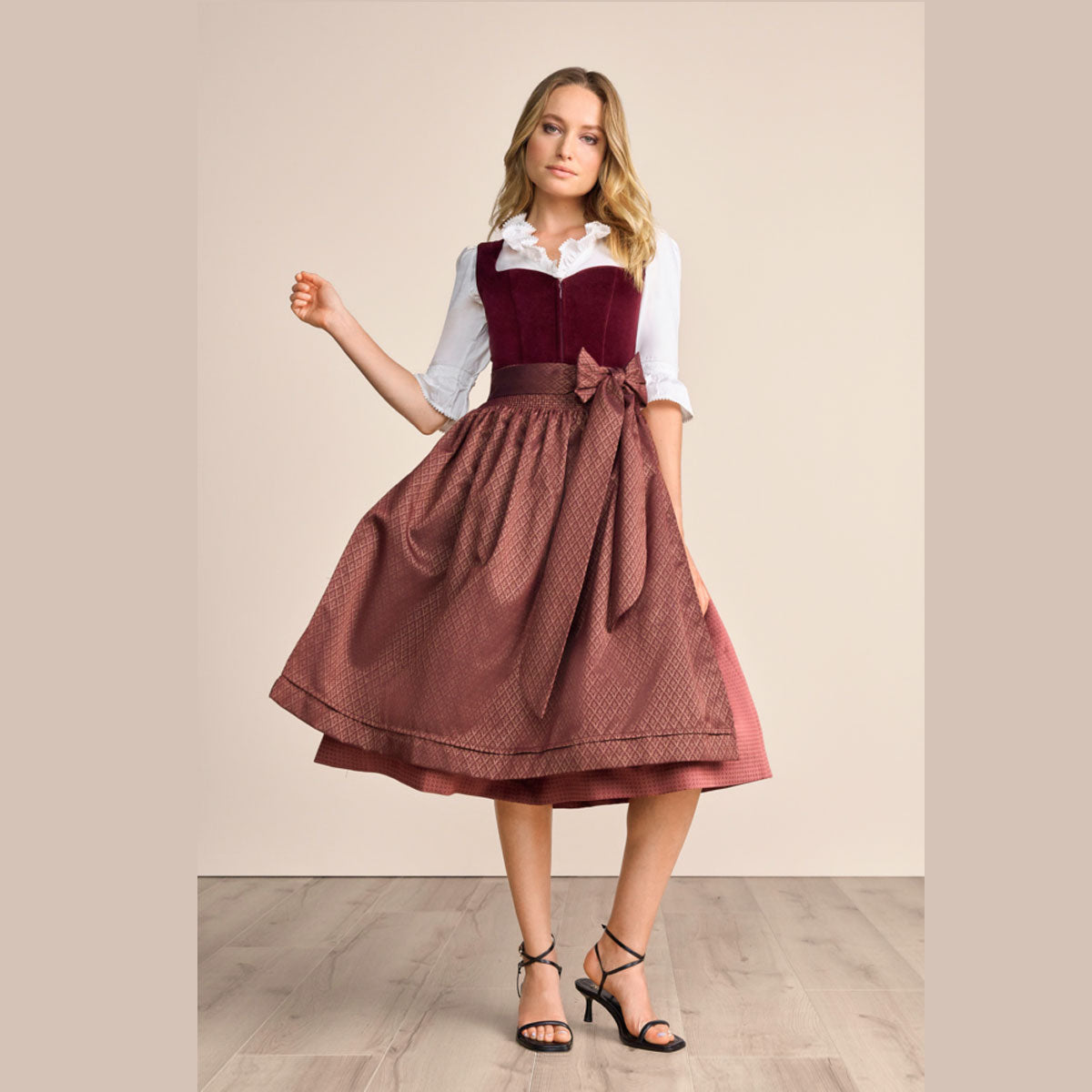 Weinrotes Krüger Trachtenkleid hochwertig und feminin