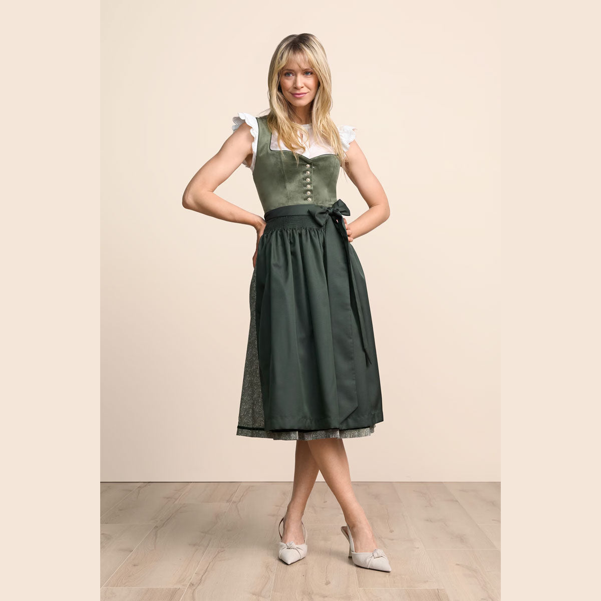 Krüger Dirndl Iny Grün Herz Ausschnitt 70cm - Datschi Trachten