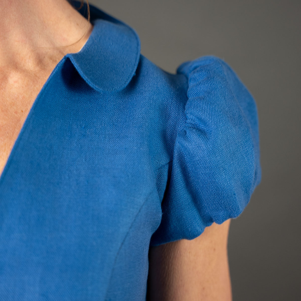 Elli & Juliette Dirndl Bobbi Ophelia Mittelblau mit Puffarm - Datschi Trachten