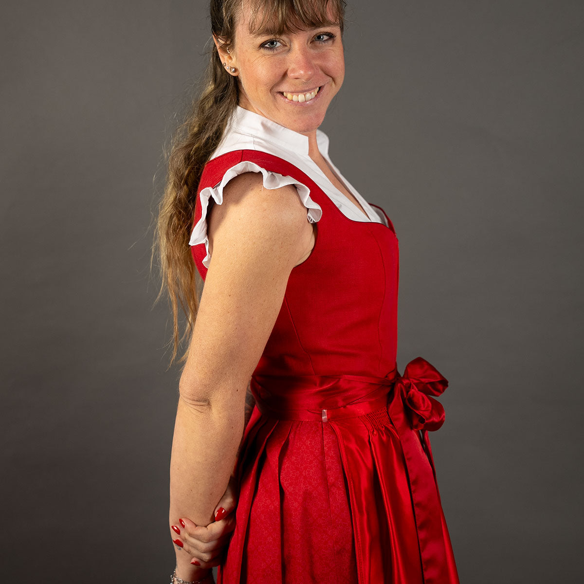 Elli & Juliette Dirndl Fiona Soraya Rot mit abnehmbarem Flügelarm 70 cm - Datschi Trachten