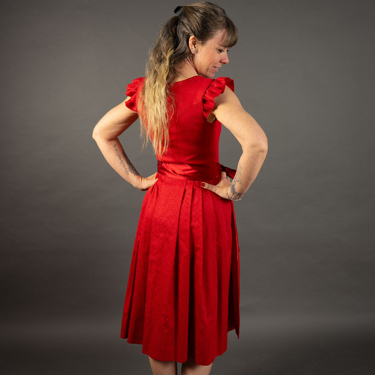 Elli & Juliette Dirndl Fiona Soraya Rot mit abnehmbarem Flügelarm 70 cm - Datschi Trachten