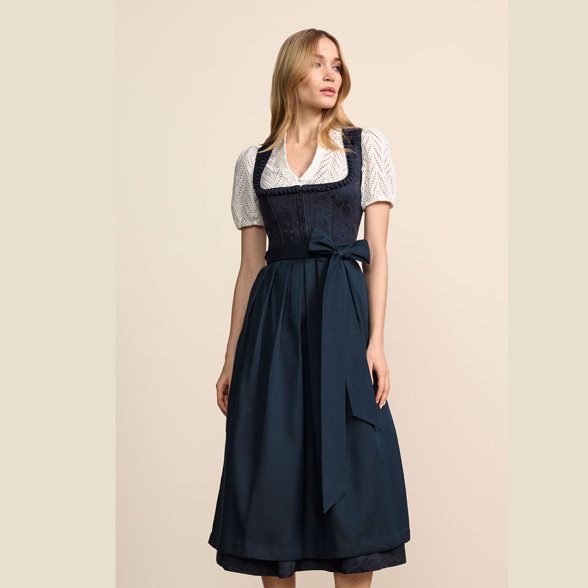 Krüger Dirndl Calyssia Marine schimmernde Ornamente 80cm - Datschi Trachten