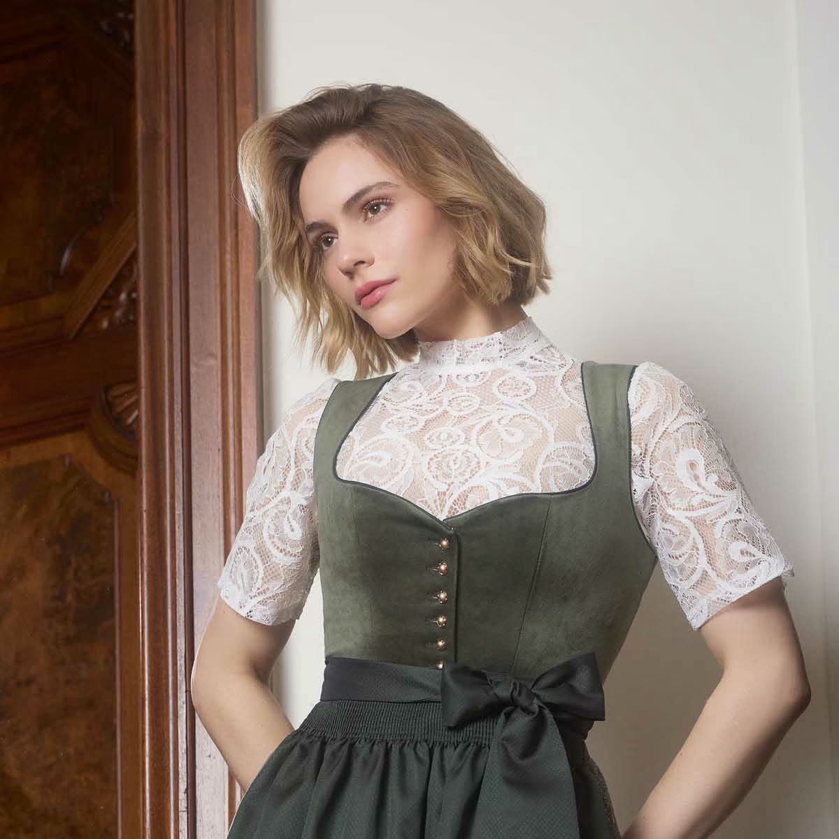 Krüger Dirndl Iny Grün Herz Ausschnitt 70cm - Datschi Trachten