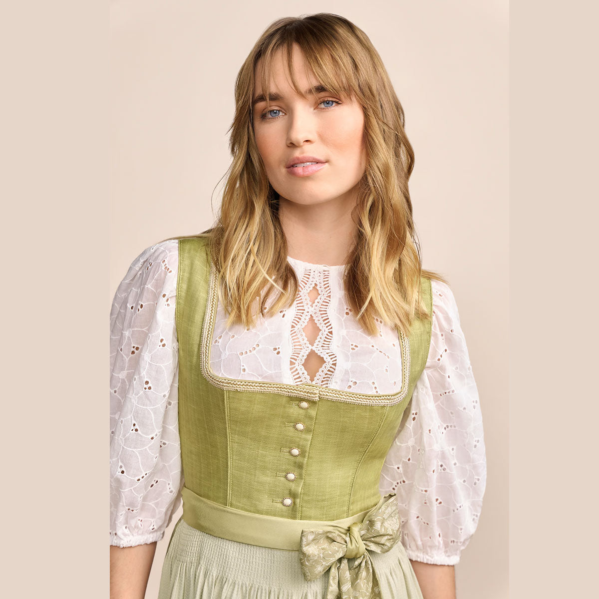 Krüger Dirndl Lemonie Grün Bogenborte 60cm - Datschi Trachten