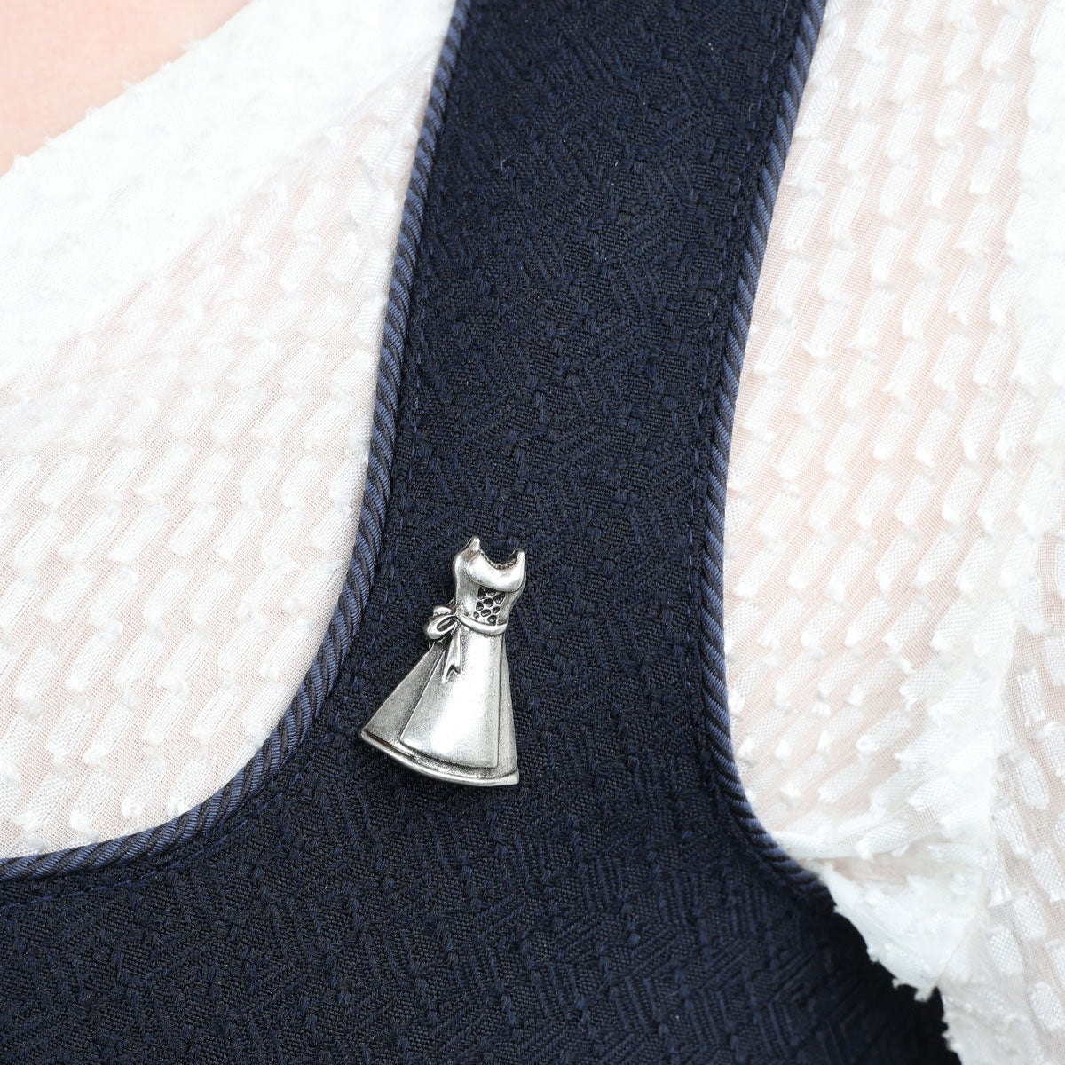 MarJo Anstecker Dirndl Altsilber